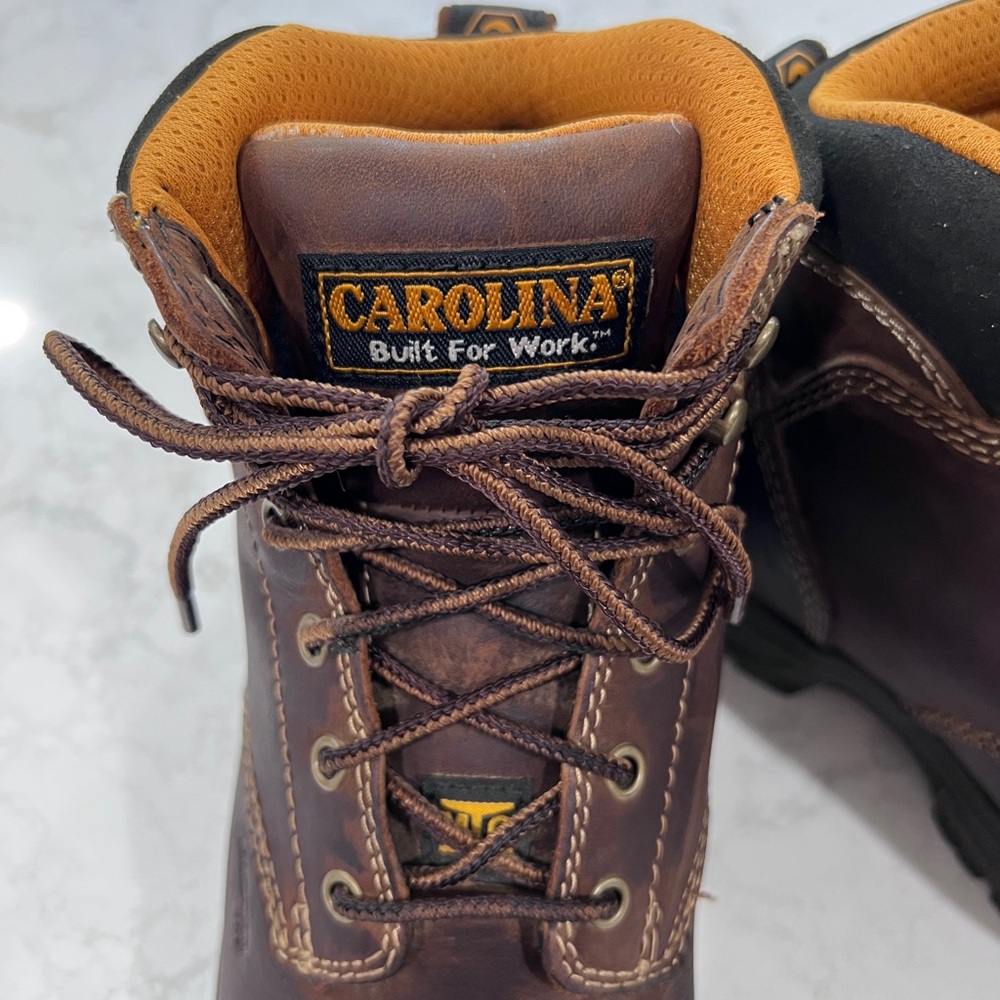 Tough women’s work boot w/met coverage